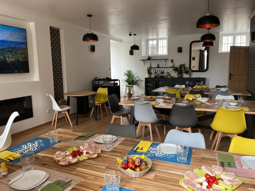 La Maison Des Amis En Normandie Pontfarcy Exteriör bild